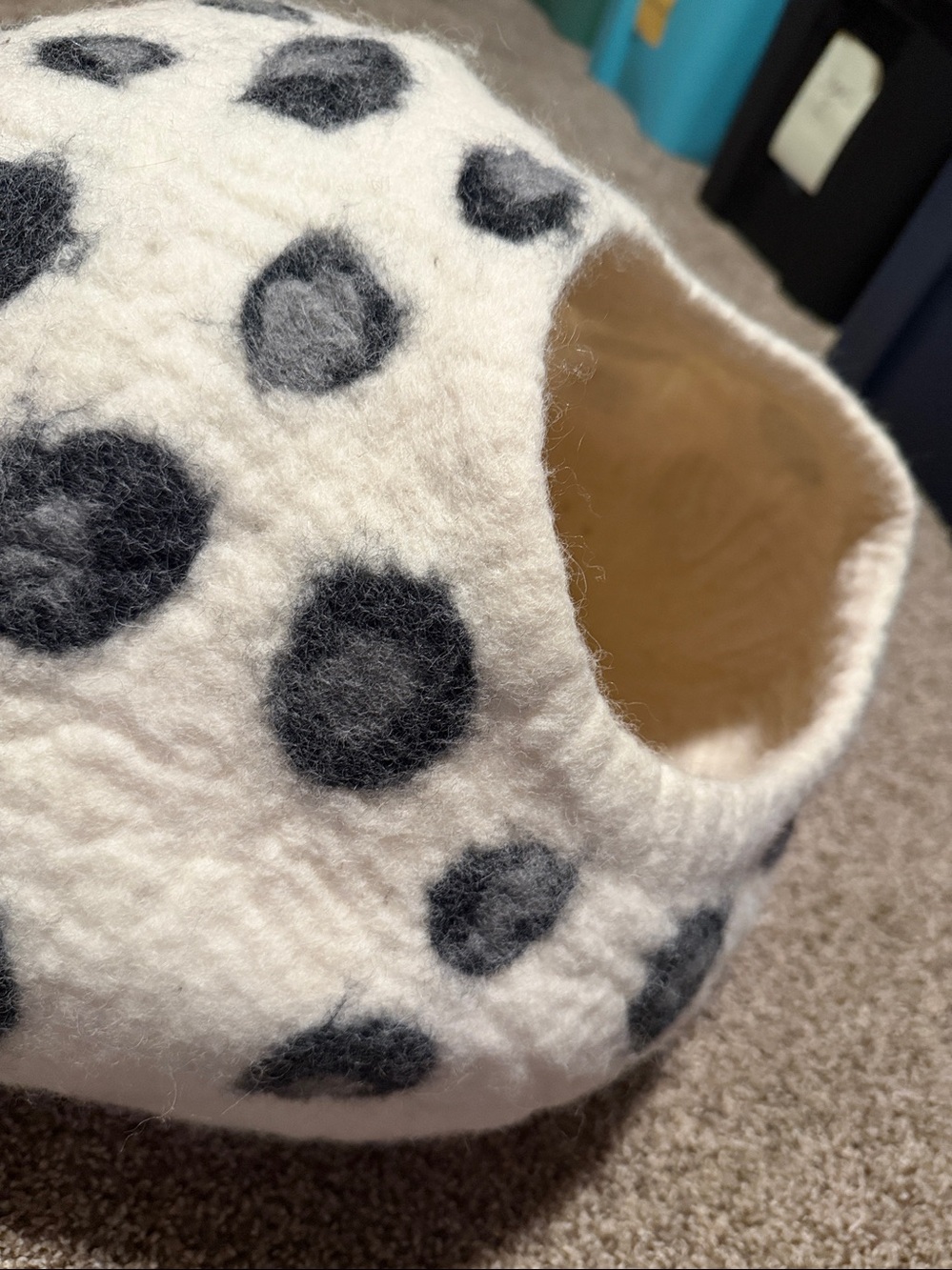 Merino Wool large cat bed enclosure (NWOT) - Picture 3 of 9